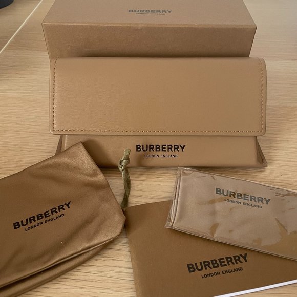 New Burberry Sunglass Care Case - Picture 1 of 2